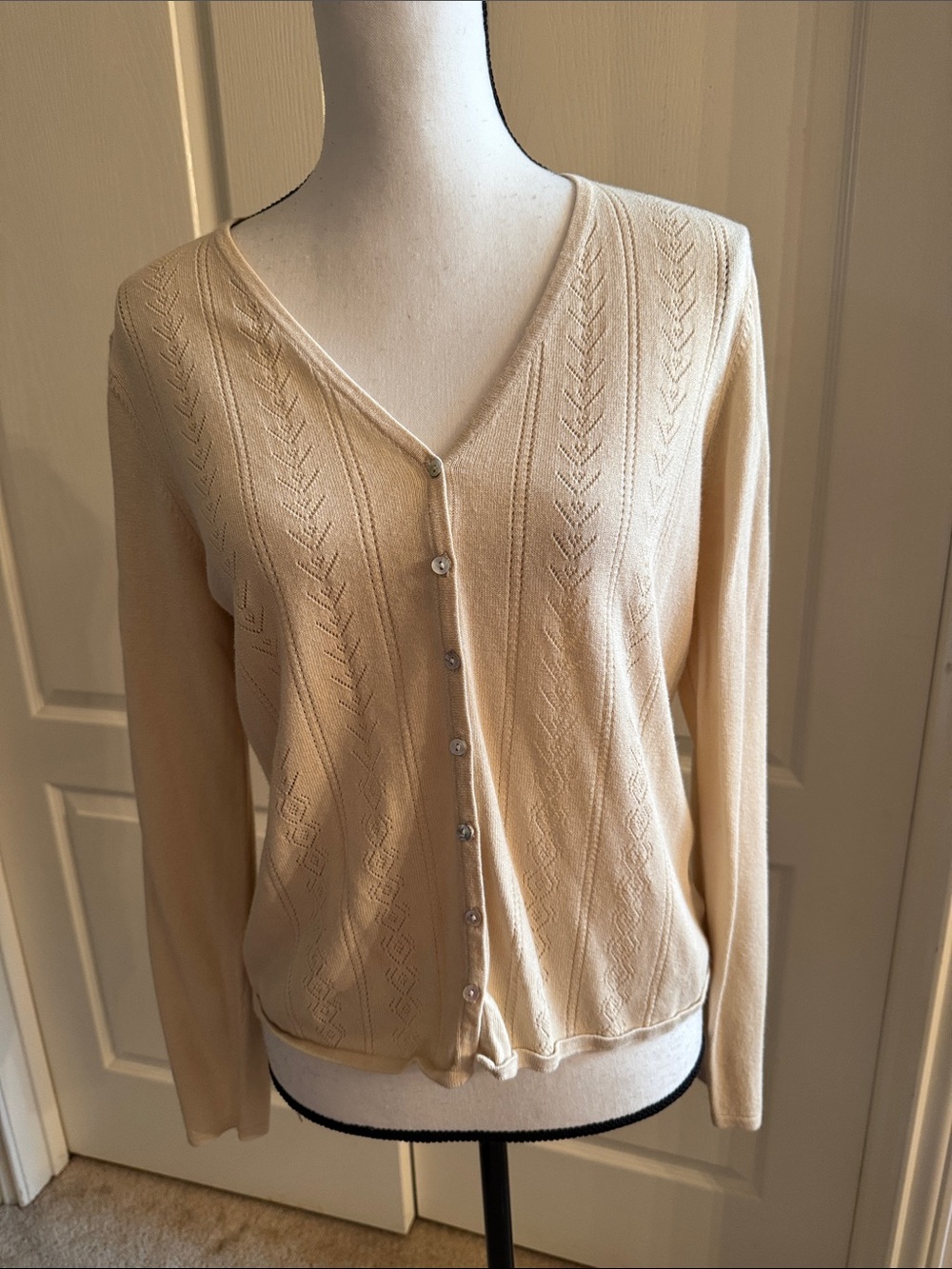 JONES WEAR - Cream V-Neck Button Front Cardigan - Size Medium